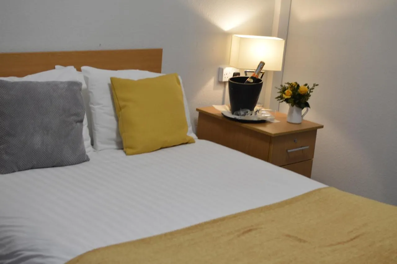 Summergrove Halls 3*