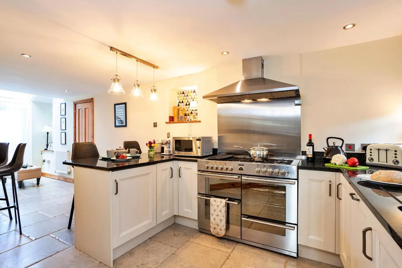 Finest Retreats - Ivy Casterton