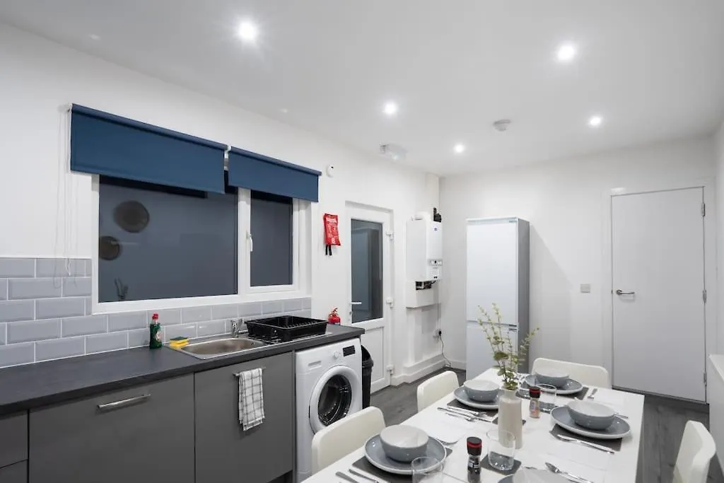 'isimi Luxurious 4 Bed 4 Ensuite House Prázdninový dům