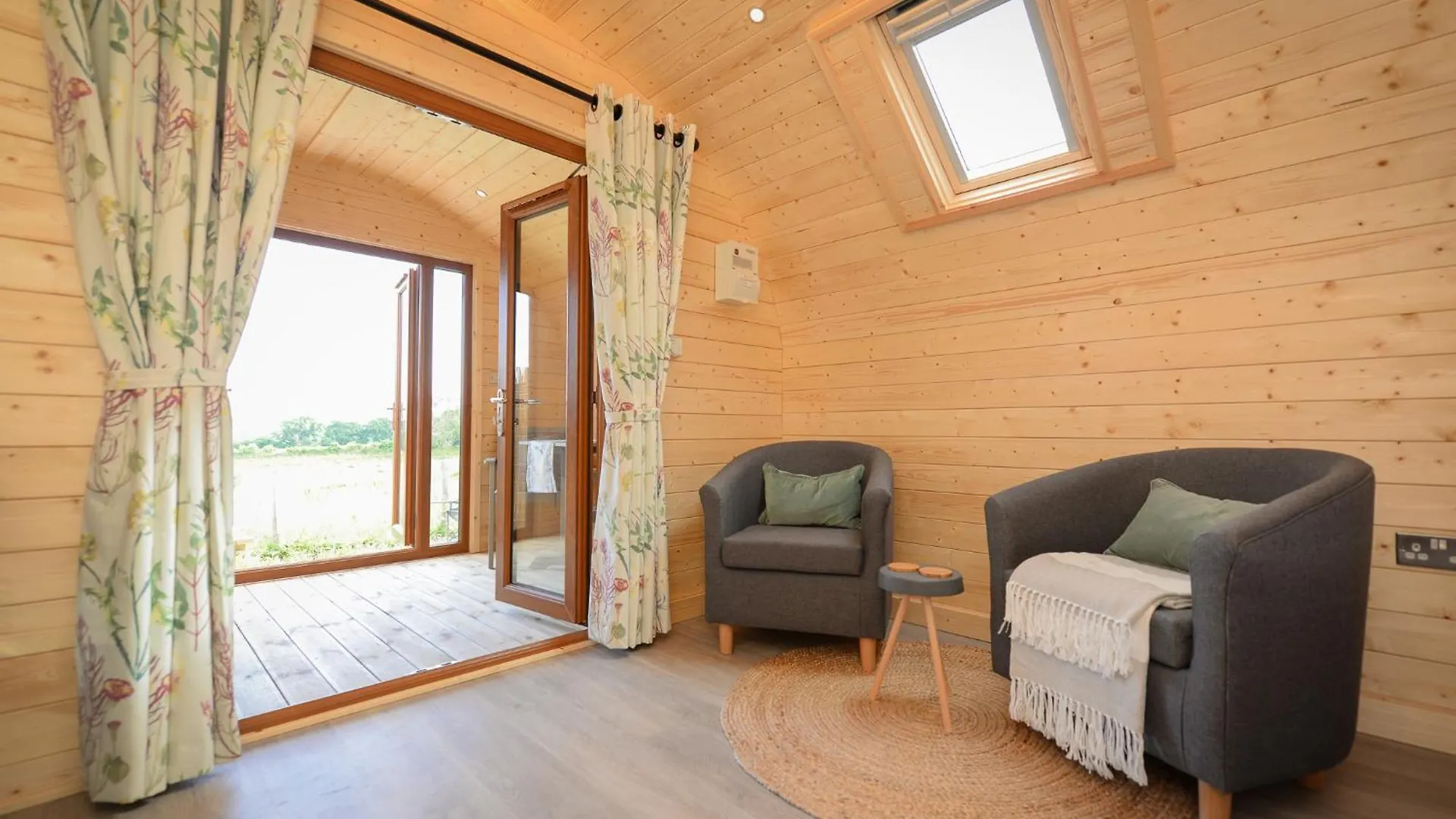 Luxury Glamping Pod - Garthside Campsite