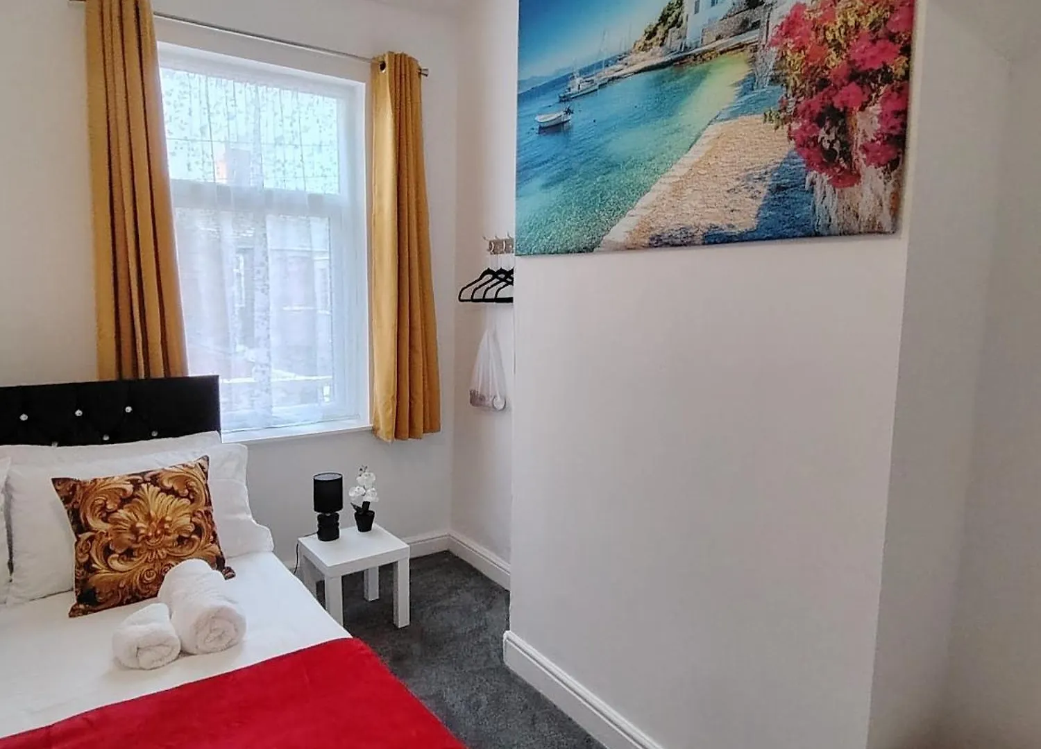 Lucky 15 - Ideal For Trade & Family - 2 Bedrooms - 2 Beds - Max 4 Guests - Close To Bae, Docks, District, Beaches Barrow-in-Furness