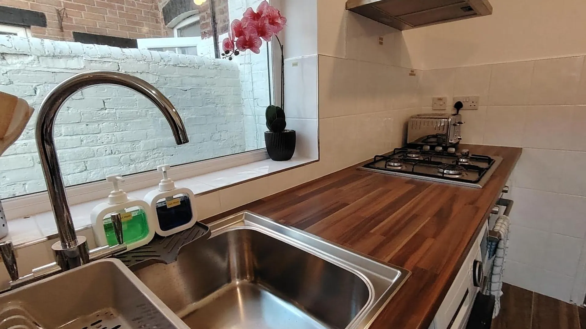 Nyaraló Lucky 15 - Ideal For Trade & Family - 2 Bedrooms - 2 Beds - Max 4 Guests - Close To Bae, Docks, District, Beaches Barrow-in-Furness