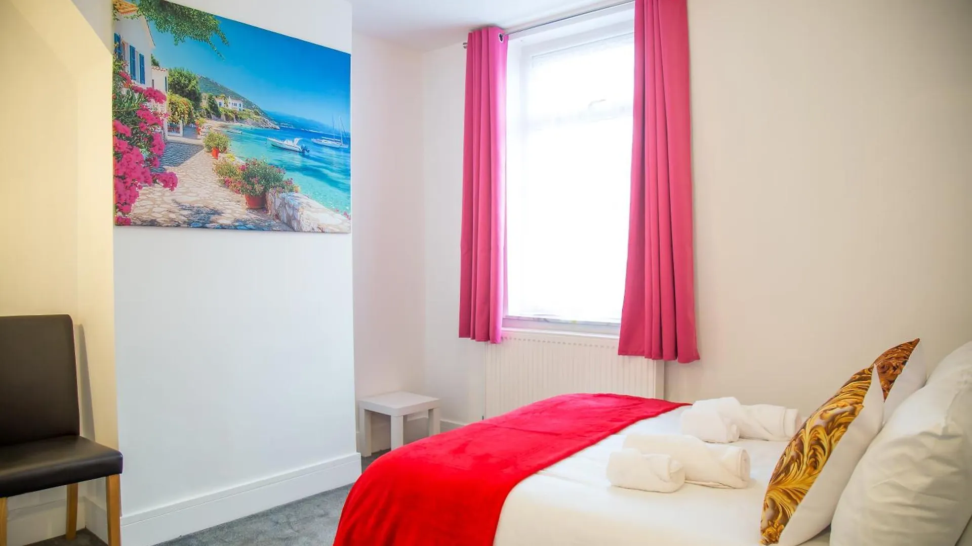 Lucky 15 - Ideal For Trade & Family - 2 Bedrooms - 2 Beds - Max 4 Guests - Close To Bae, Docks, District, Beaches