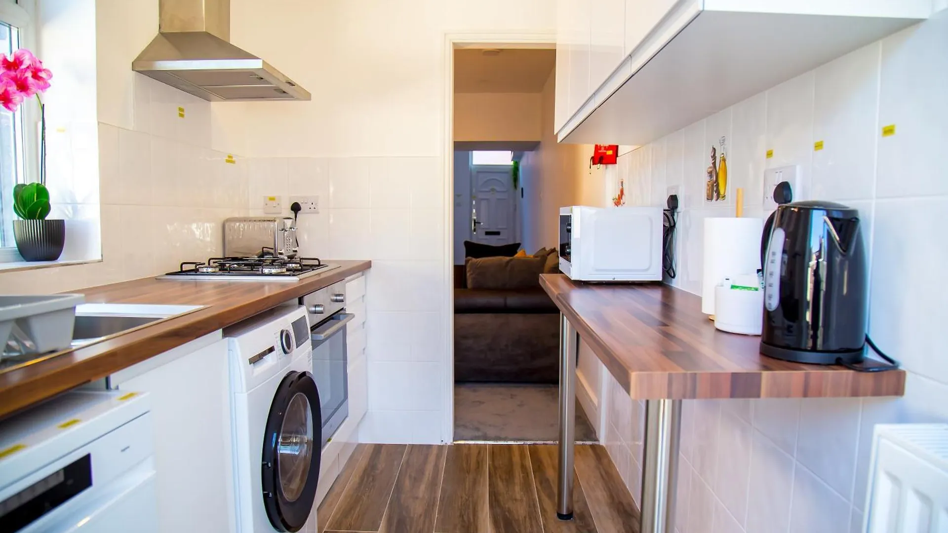 Lucky 15 - Ideal For Trade & Family - 2 Bedrooms - 2 Beds - Max 4 Guests - Close To Bae, Docks, District, Beaches * Barrow-in-Furness