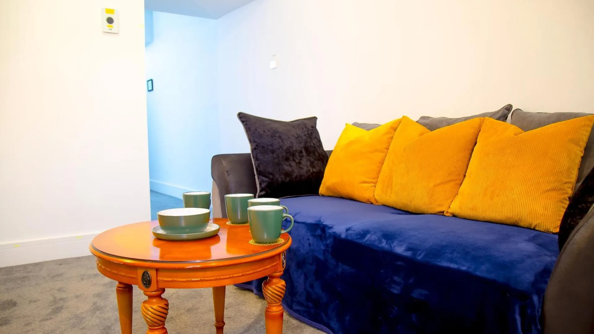 Lucky 15 - Ideal For Trade & Family - 2 Bedrooms - 2 Beds - Max 4 Guests - Close To Bae, Docks, District, Beaches