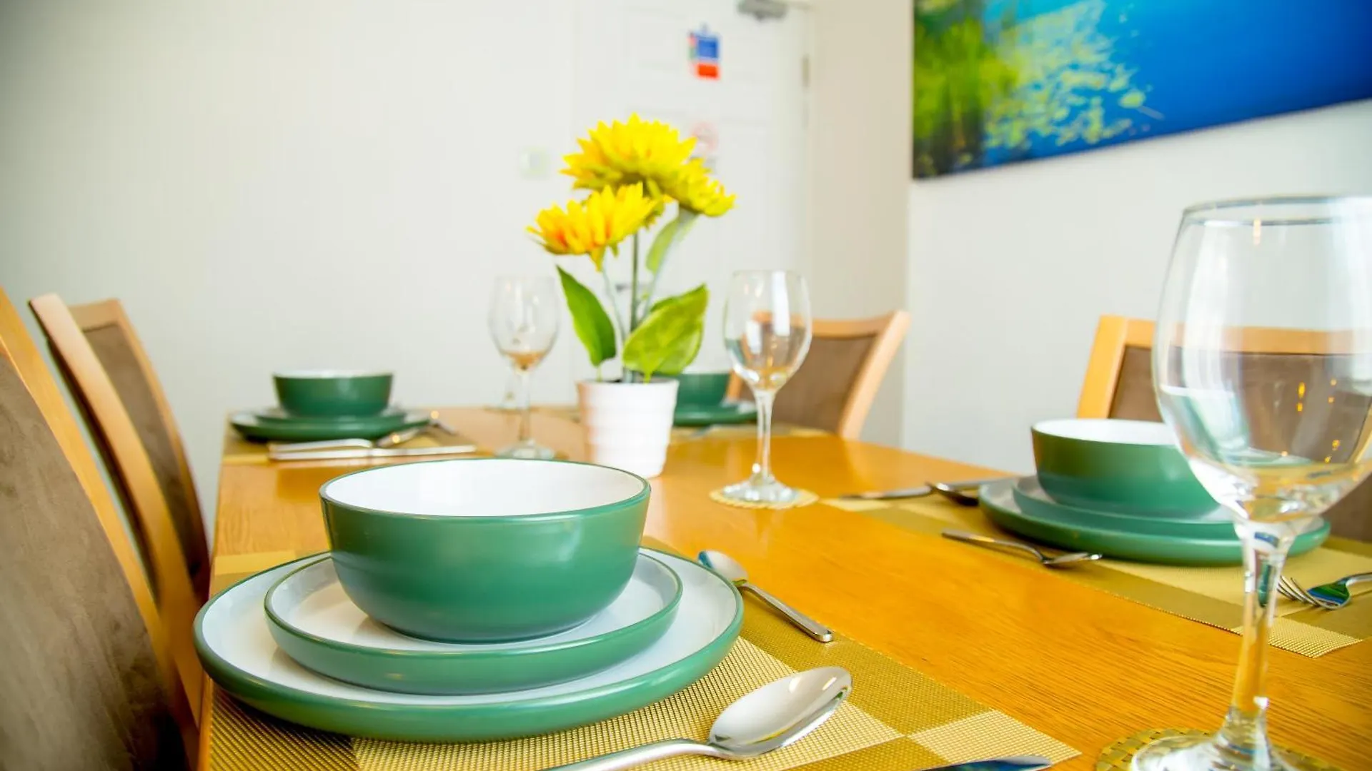 Lucky 15 - Ideal For Trade & Family - 2 Bedrooms - 2 Beds - Max 4 Guests - Close To Bae, Docks, District, Beaches Barrow-in-Furness