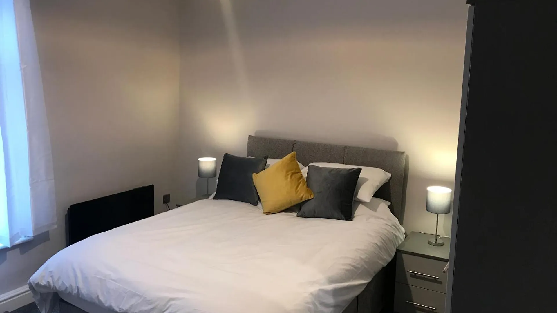 1 Bed Stylish 아파트 *