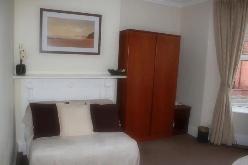 Warwick Guest house 3*