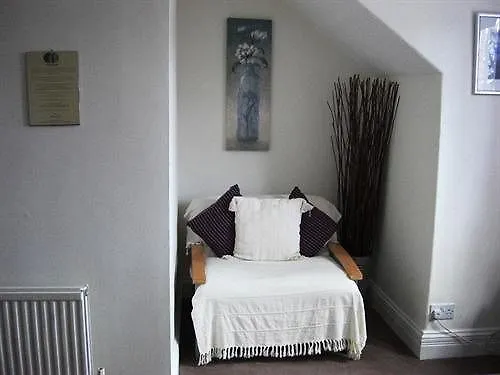 Warwick Guest house 3*