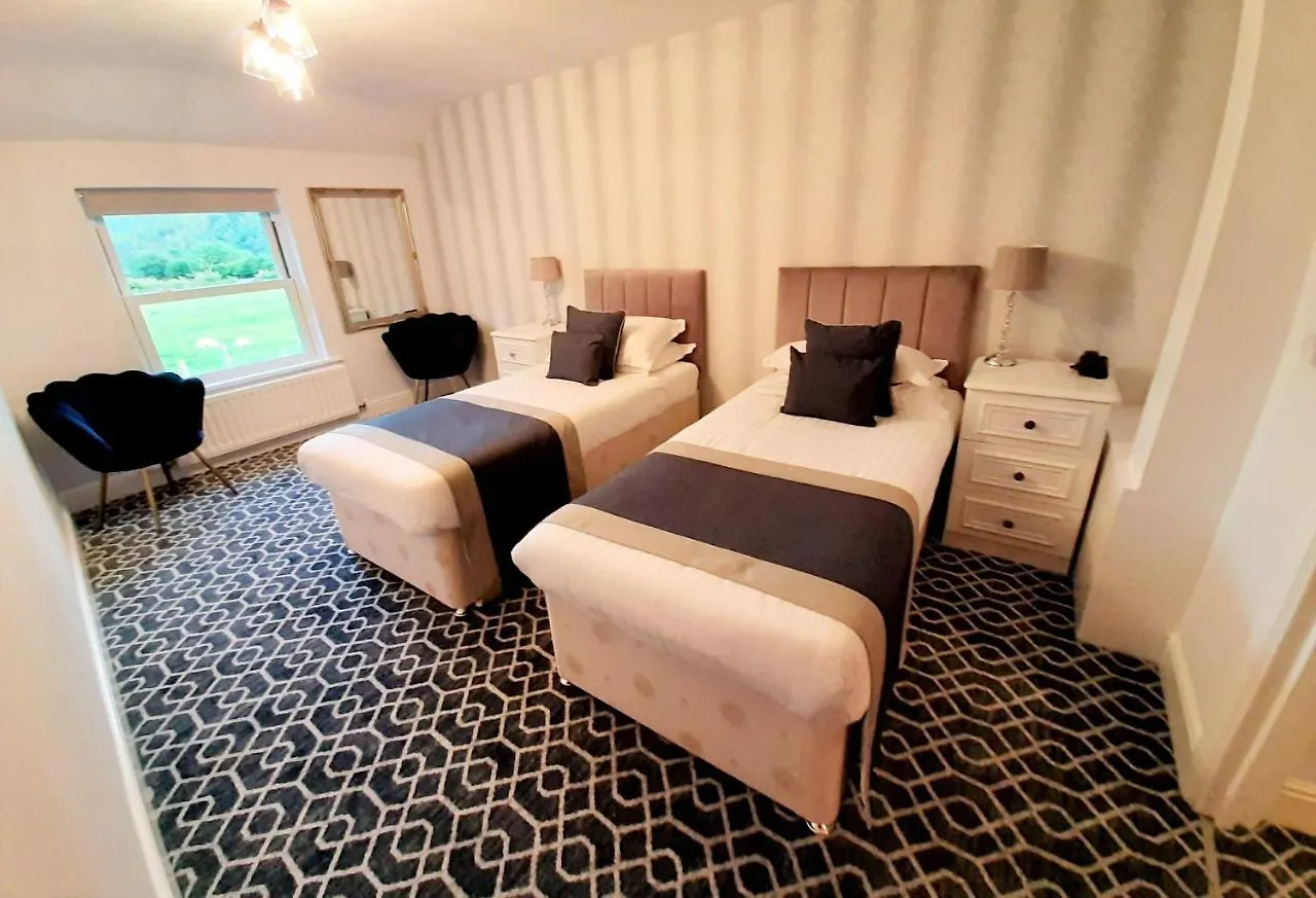 Hotel Court *