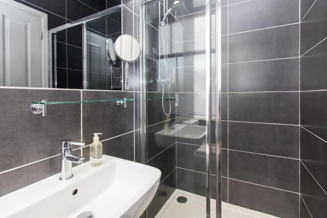 Lakeland House 4*