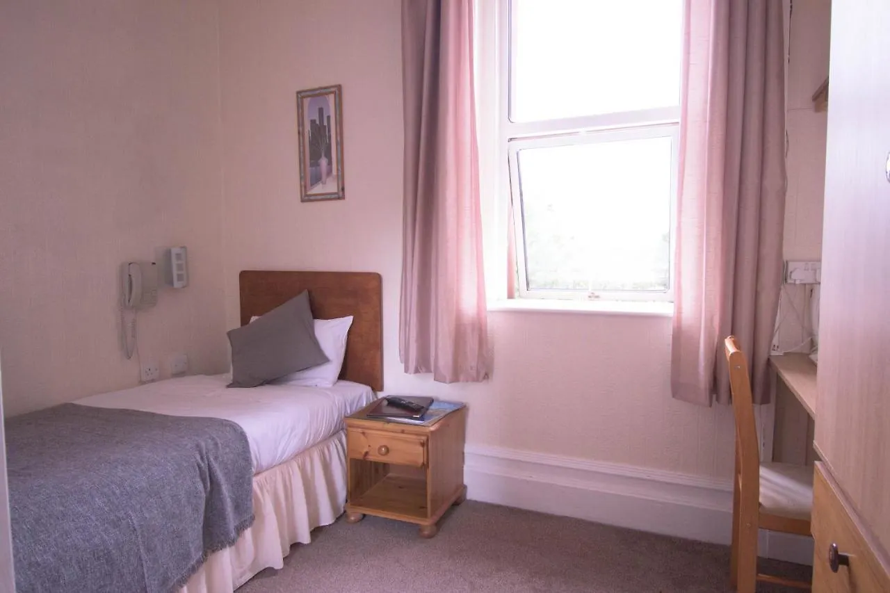 Pinegrove 3*