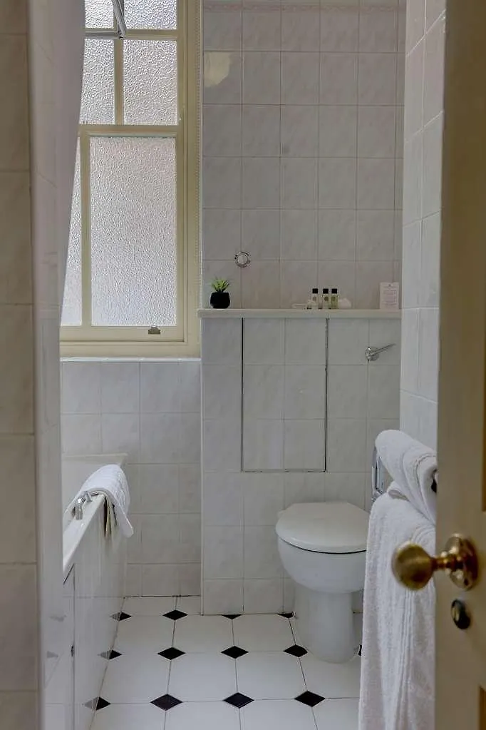 Crown & Mitre Hotel 3*