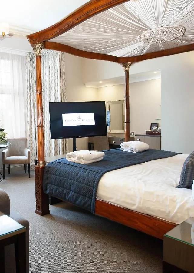 Hotel Crown & Mitre 3*