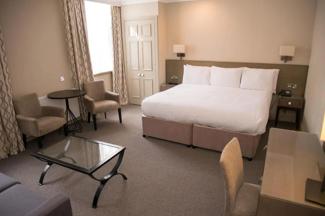 Hotel Crown & Mitre 3*