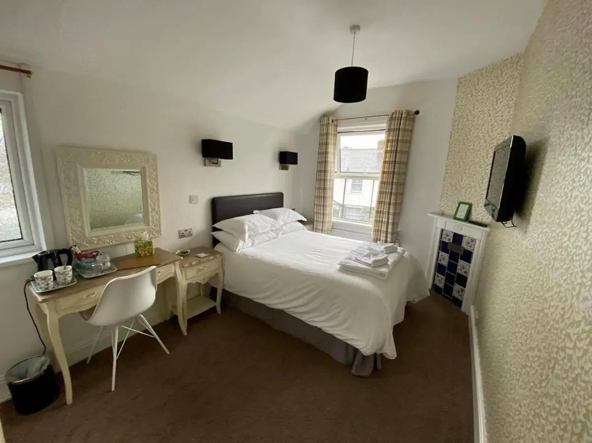 Hall Garth 4*