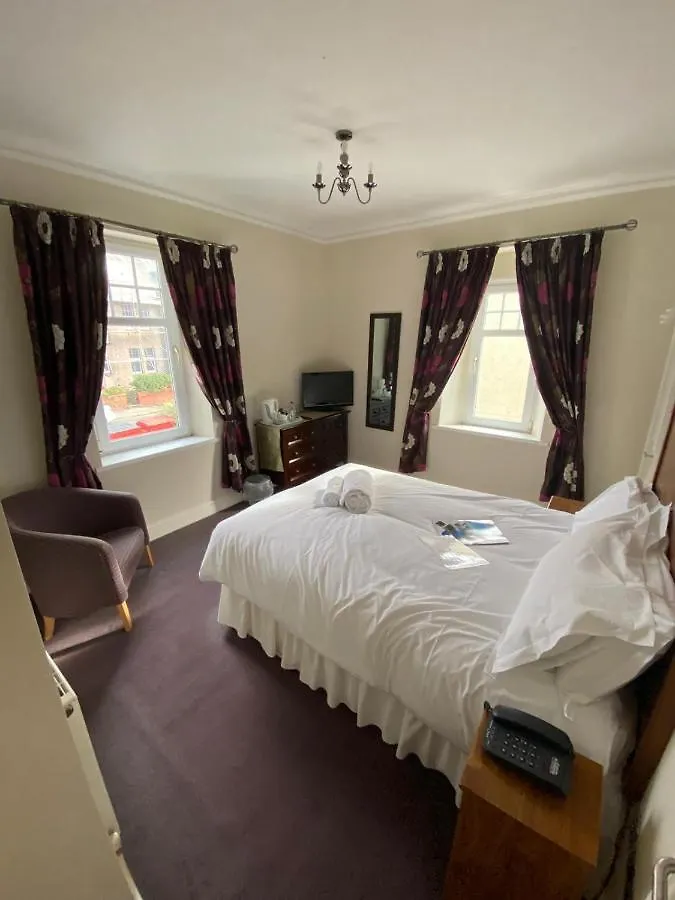 Calder House 3*