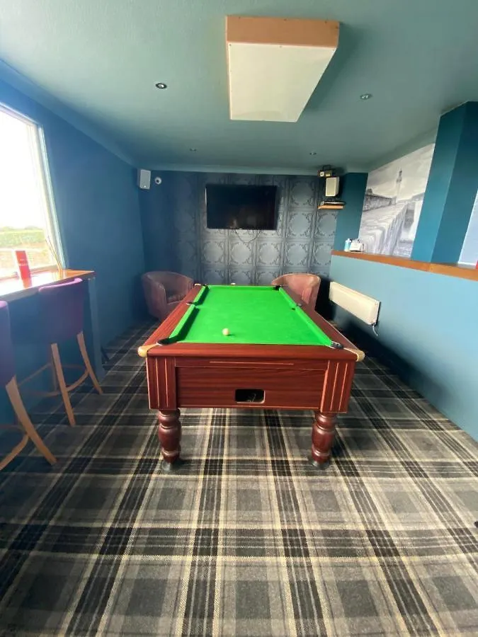 Calder House 3*
