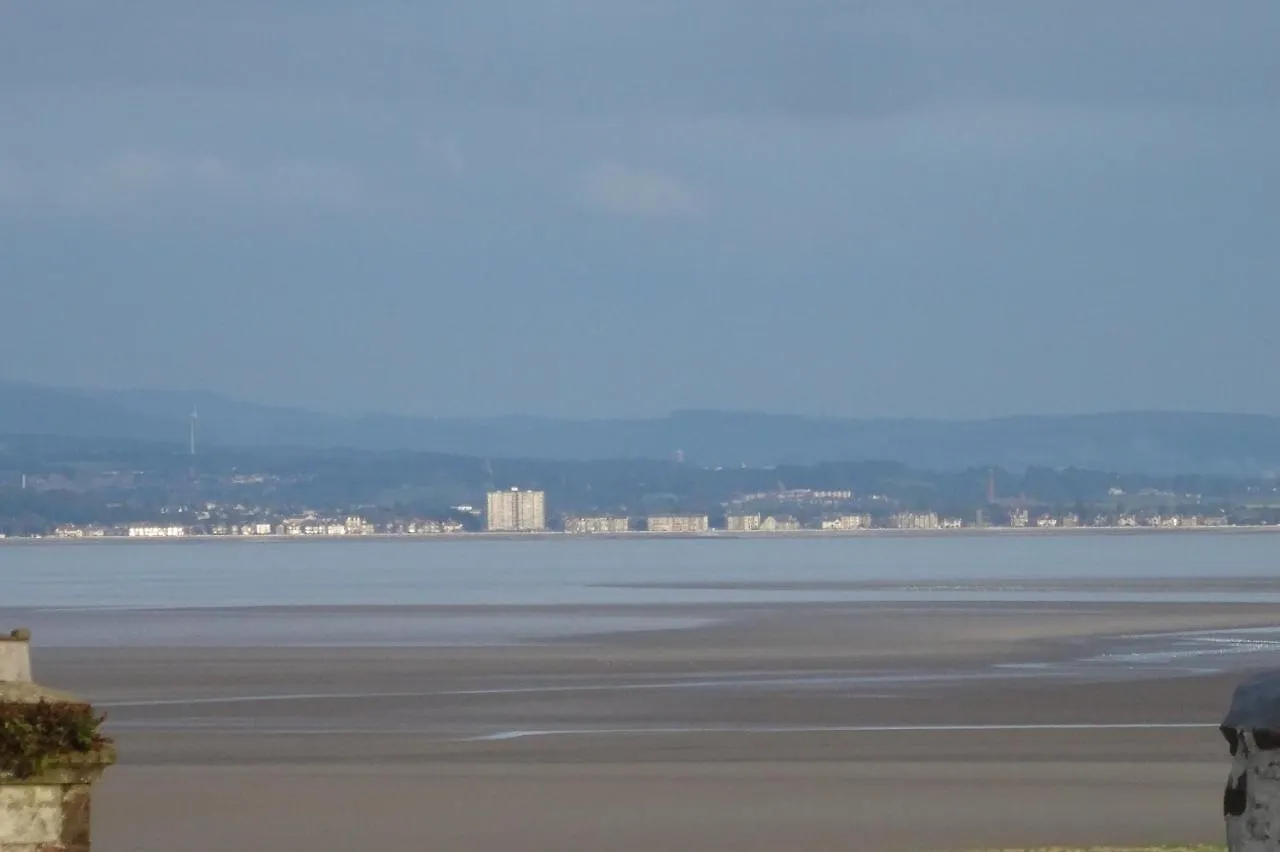 Kents Bank - Pet Friendly With Bay Views Holiday home