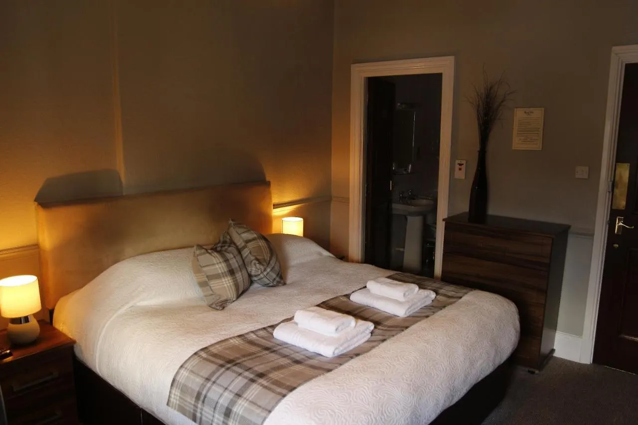 The Royal Oak 2*