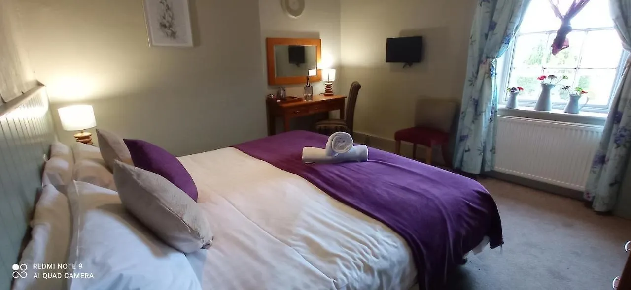 The Queen'S Arms Inn Hotel