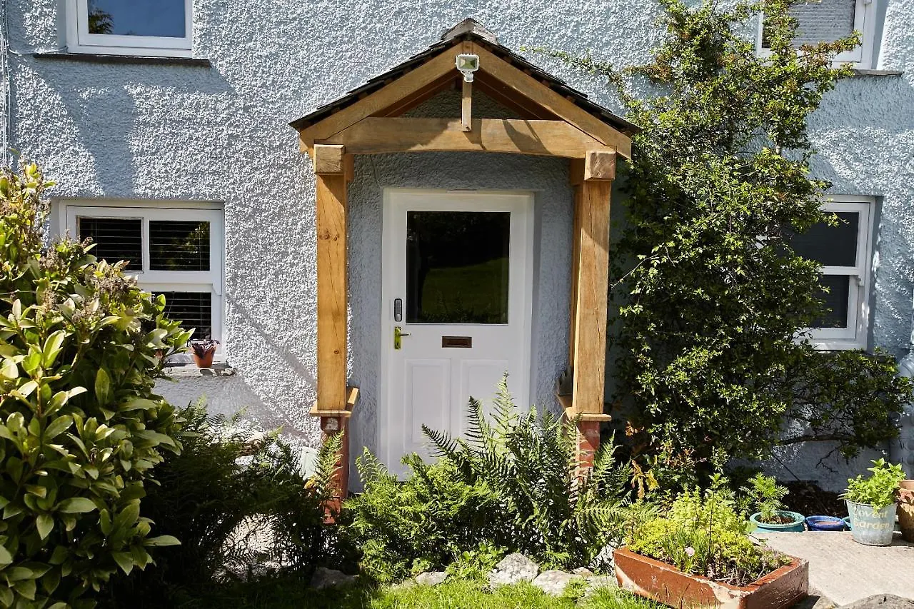 The Blue House 2* High Newton