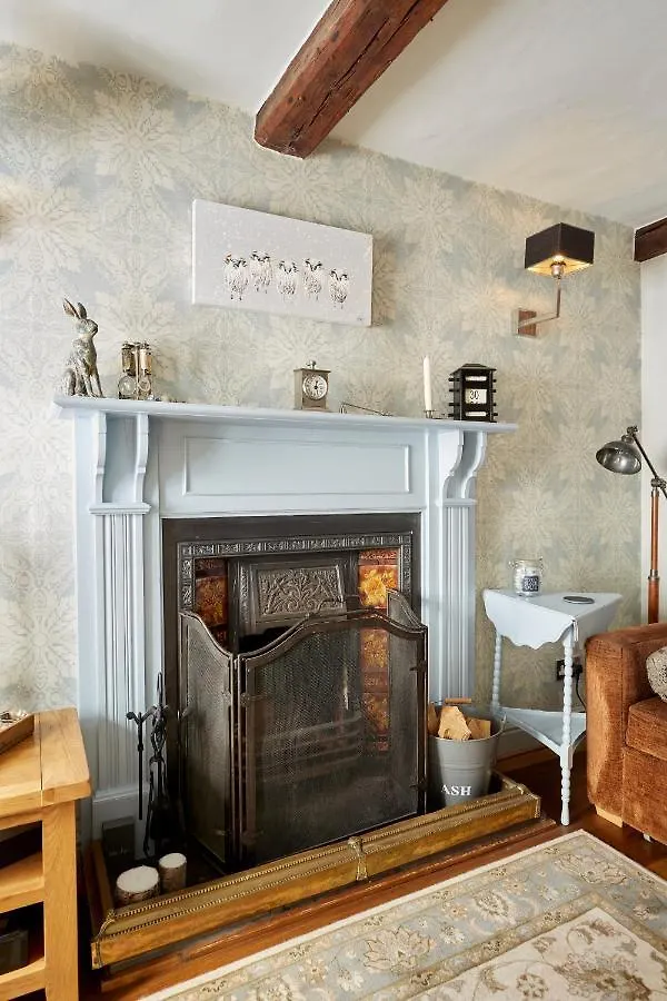 Chapel Set In A Private Courtyard In Location With 2 Parking Spaces Holiday home Kirkby Lonsdale