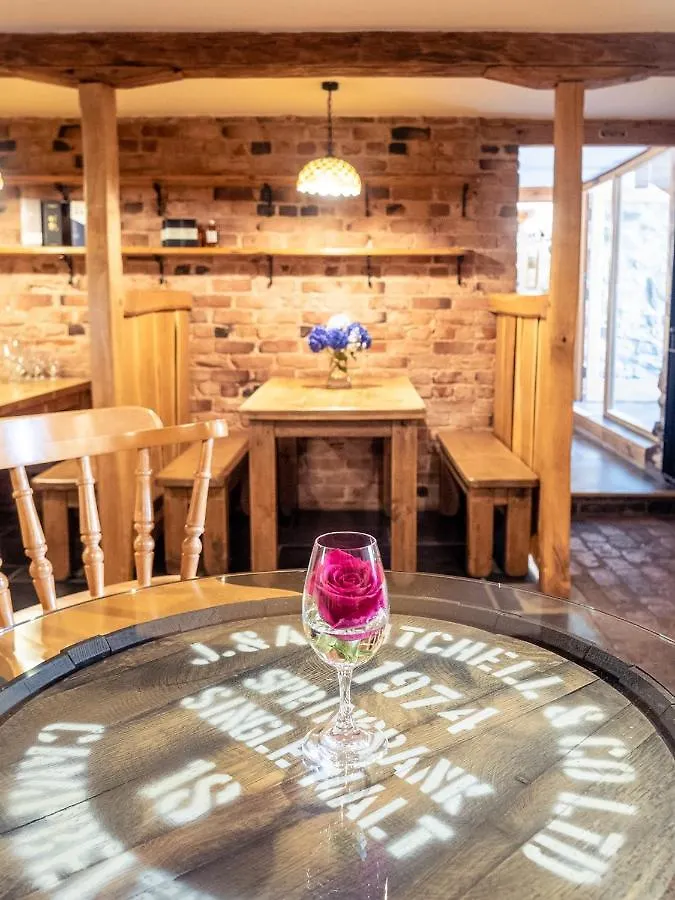 The Wayside And Whisky Barn Casa de hóspedes