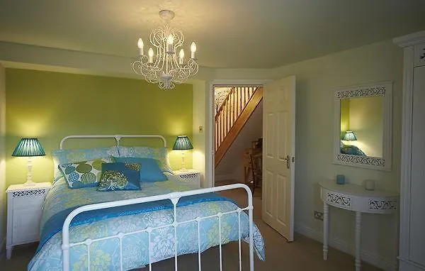 Holiday home Chapel Set In A Private Courtyard In Location With 2 Parking Spaces Kirkby Lonsdale