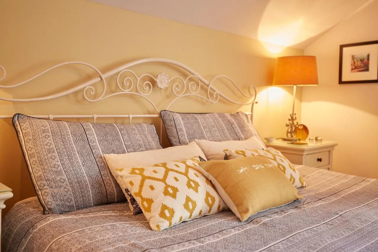 Chapel Set In A Private Courtyard In Location With 2 Parking Spaces Holiday home