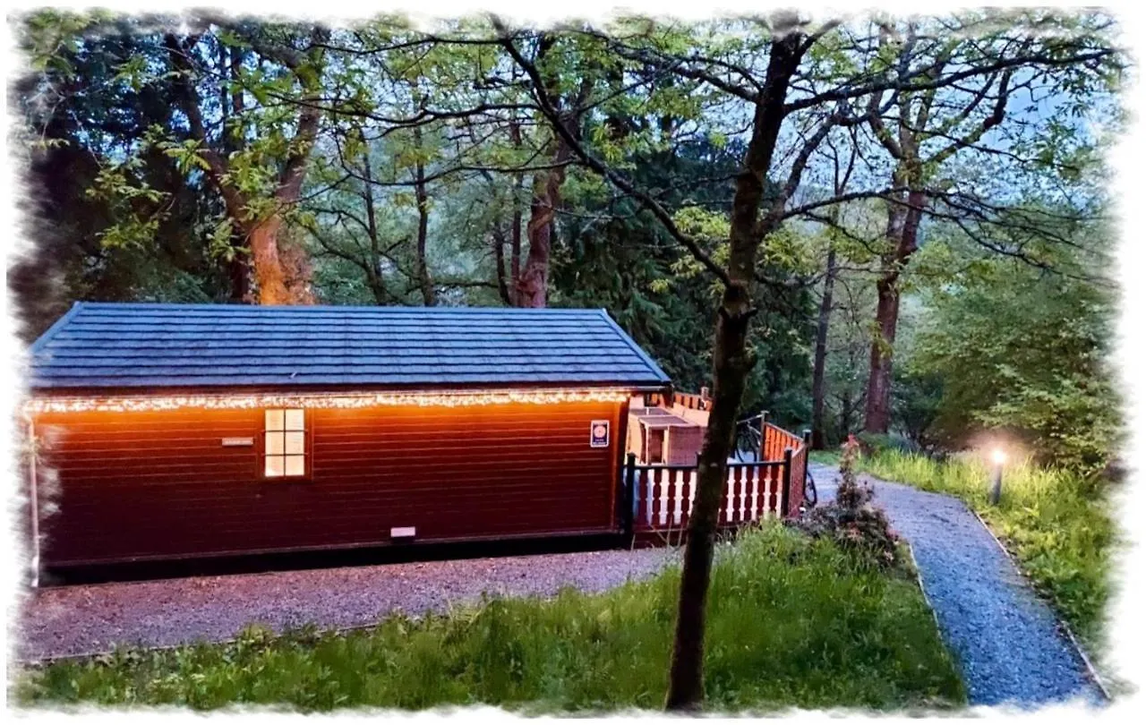 Blelham Tarn Rustic In Tranquil Woodland *