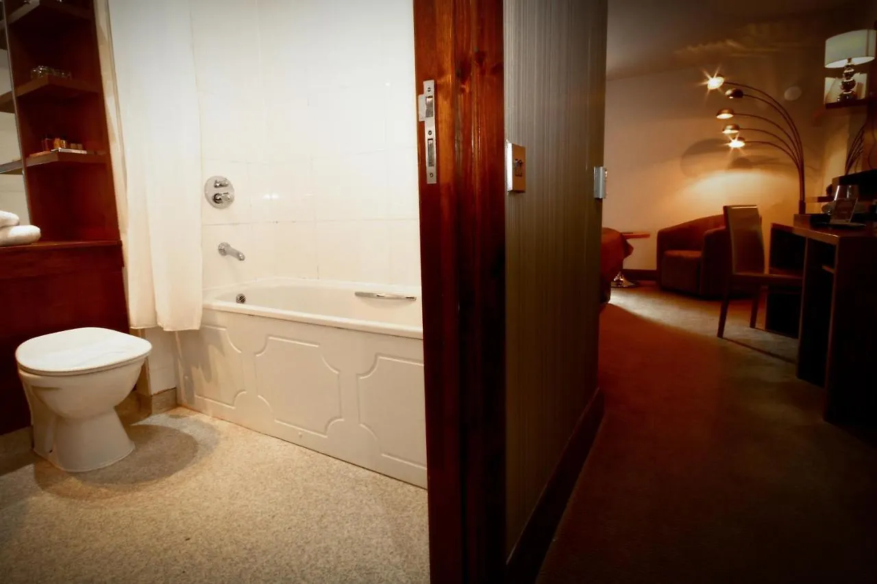 Otel Smiths At Gretna 4*