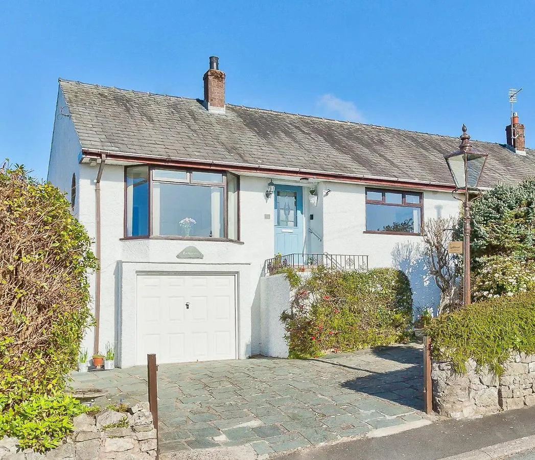 Holiday home Kents Bank - Pet Friendly With Bay Views