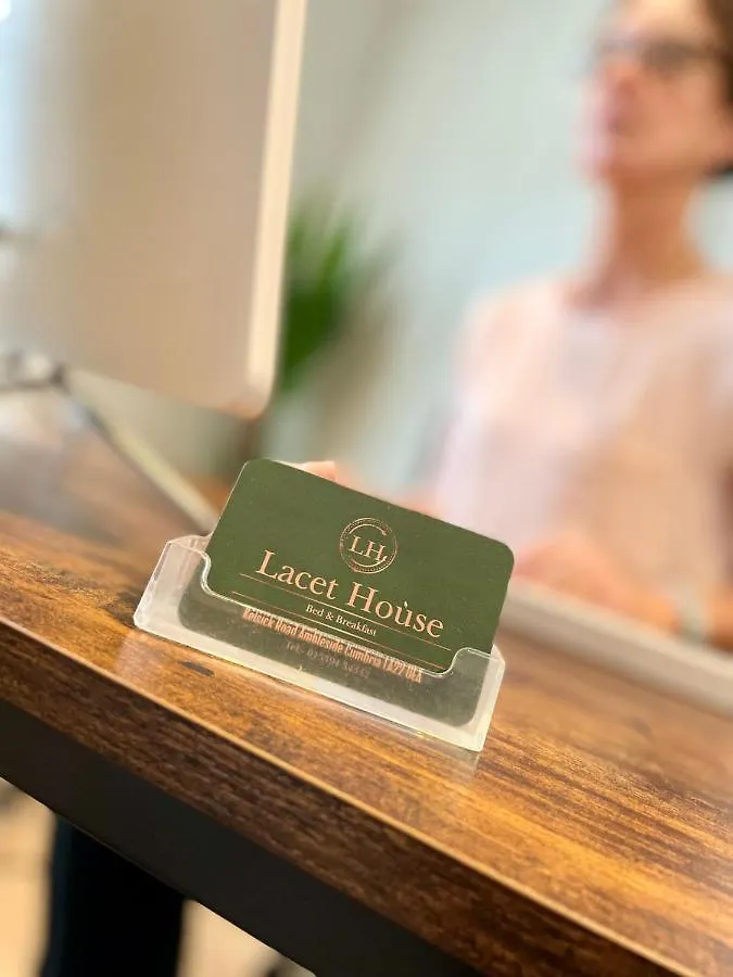 Lacet House