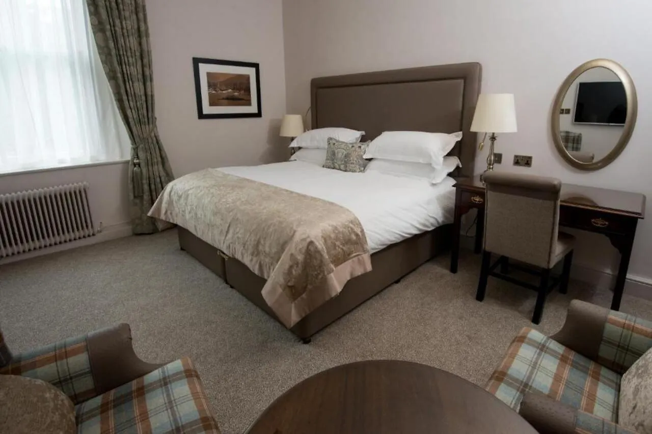 Hotel Macdonald Old England &