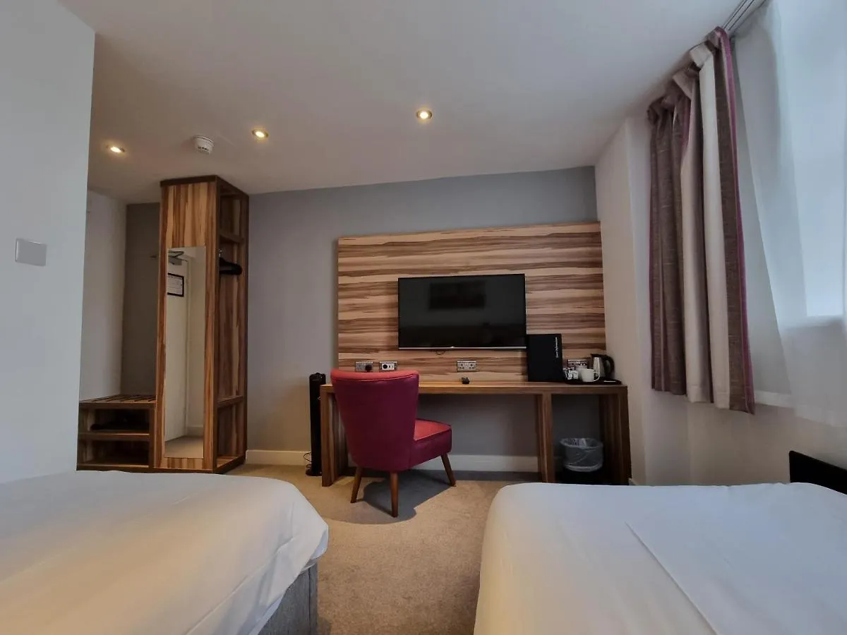 Escape Hotel 3*
