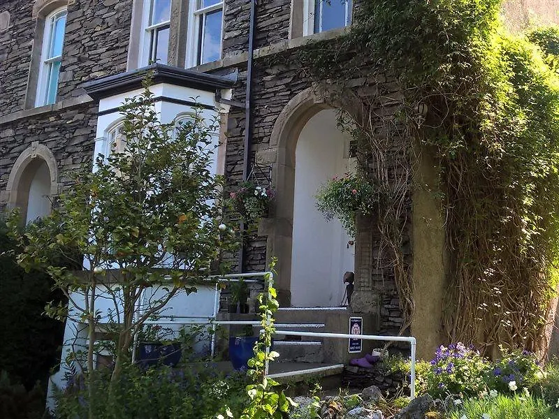 Bed & Breakfast College House