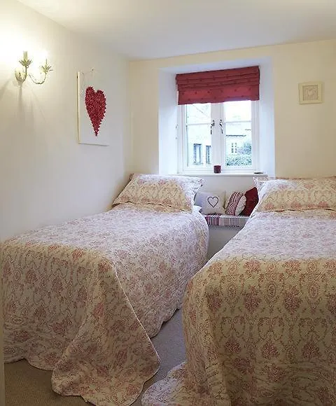 Chapel Set In A Private Courtyard In Location With 2 Parking Spaces * Kirkby Lonsdale