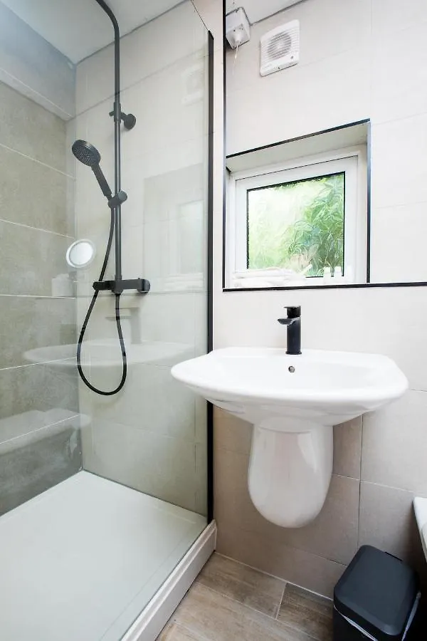 Crooklands Hotel 3*