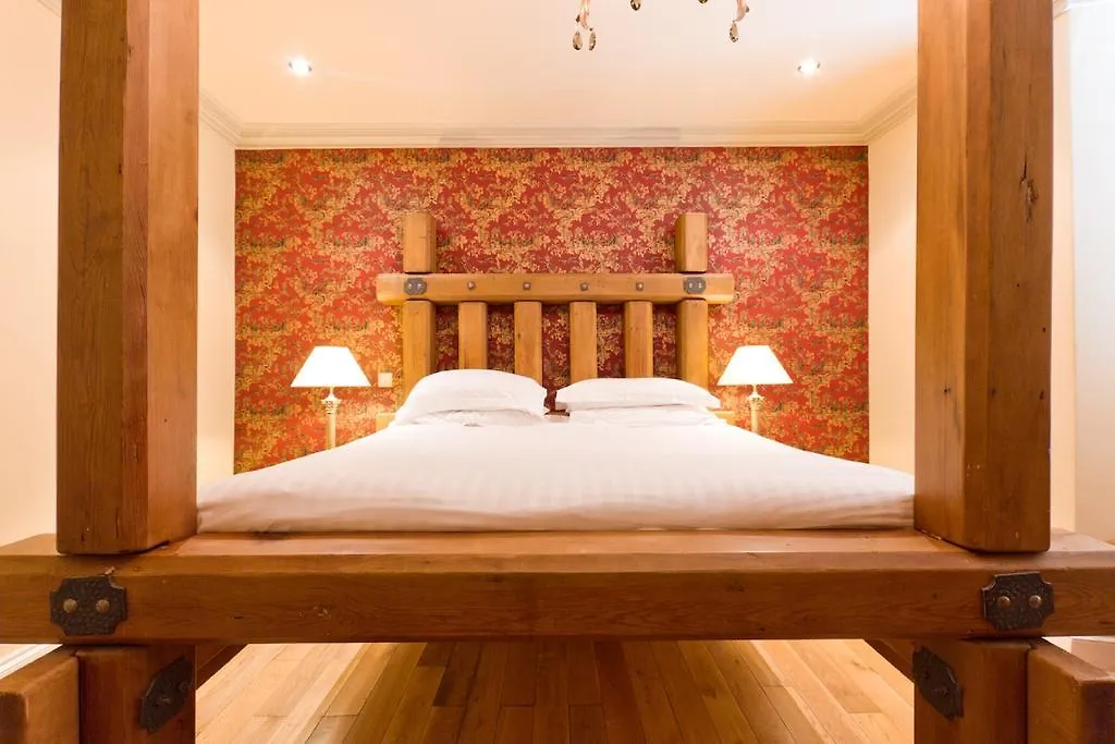Moss Grove Organic 5*