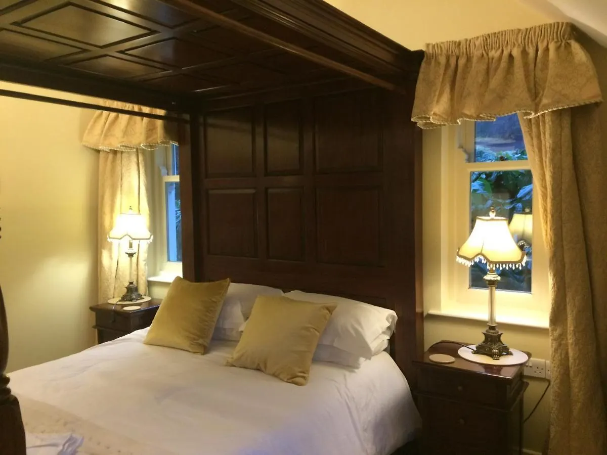 B&B Storrs Gate House