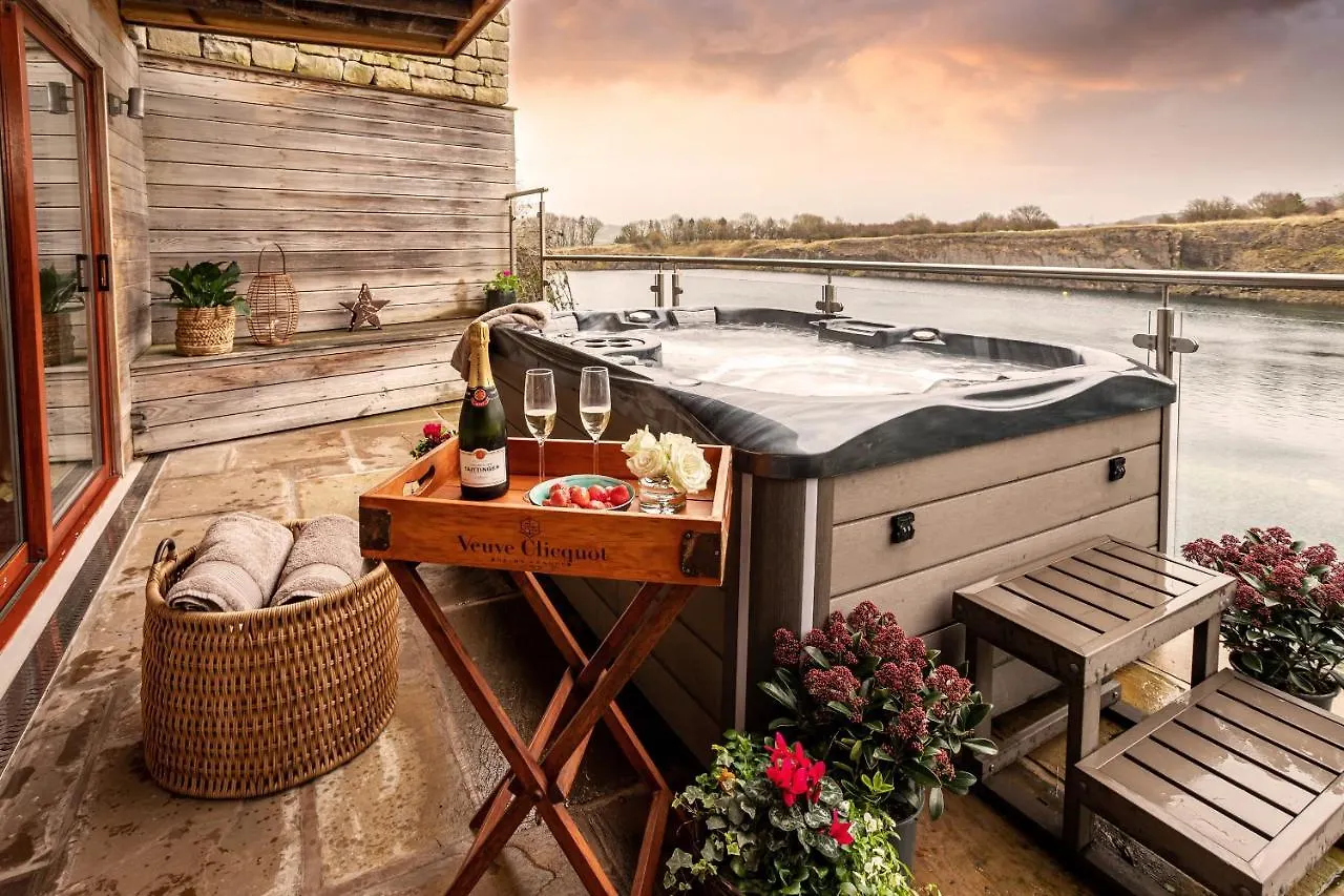 Clearwater - Luxury Lakeside House * Borwick