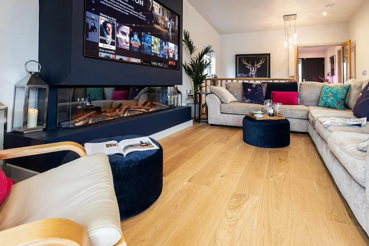 Clearwater - Luxury Lakeside House Borwick