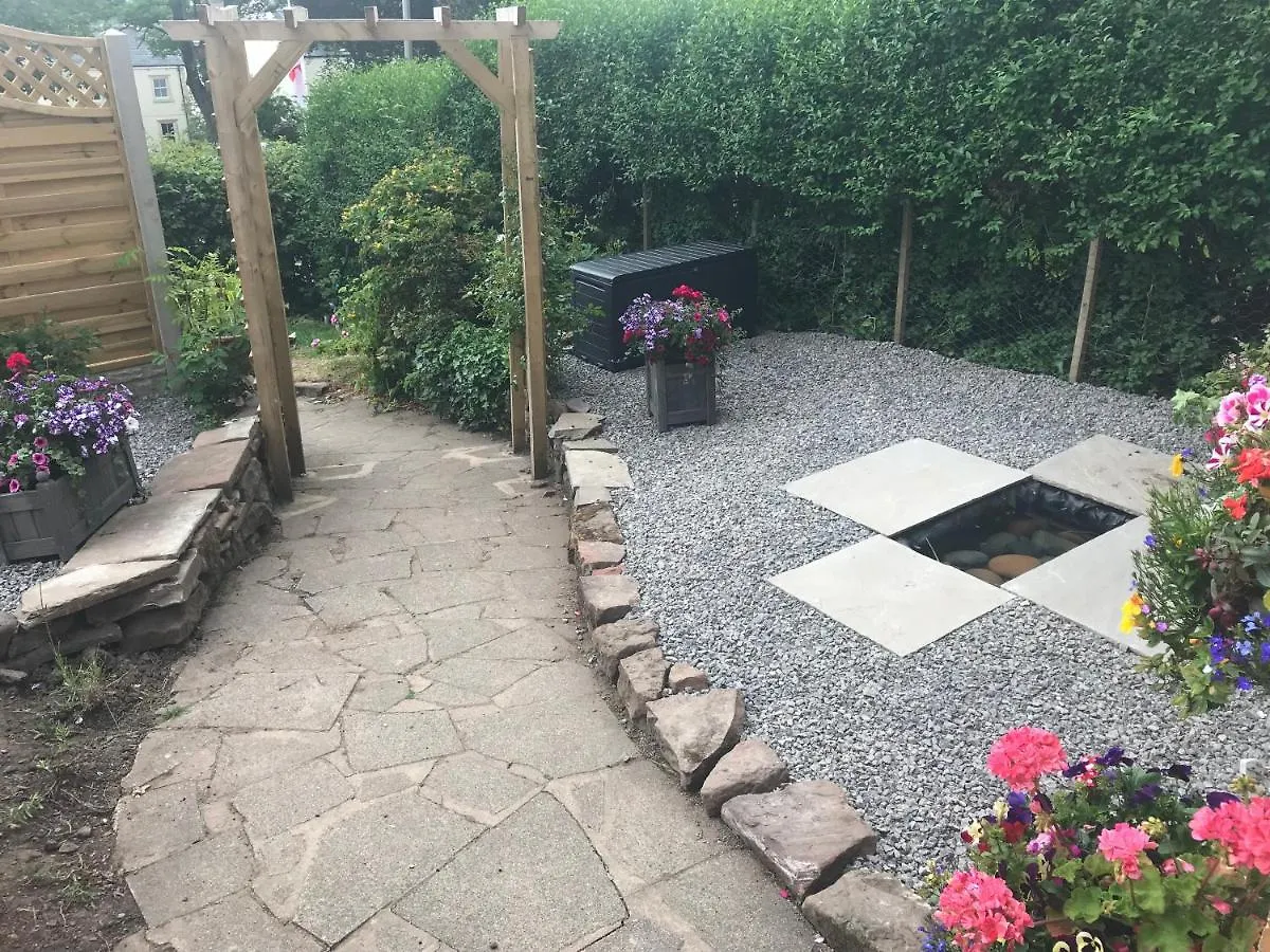 Πανσιόν Glenfield House 4*