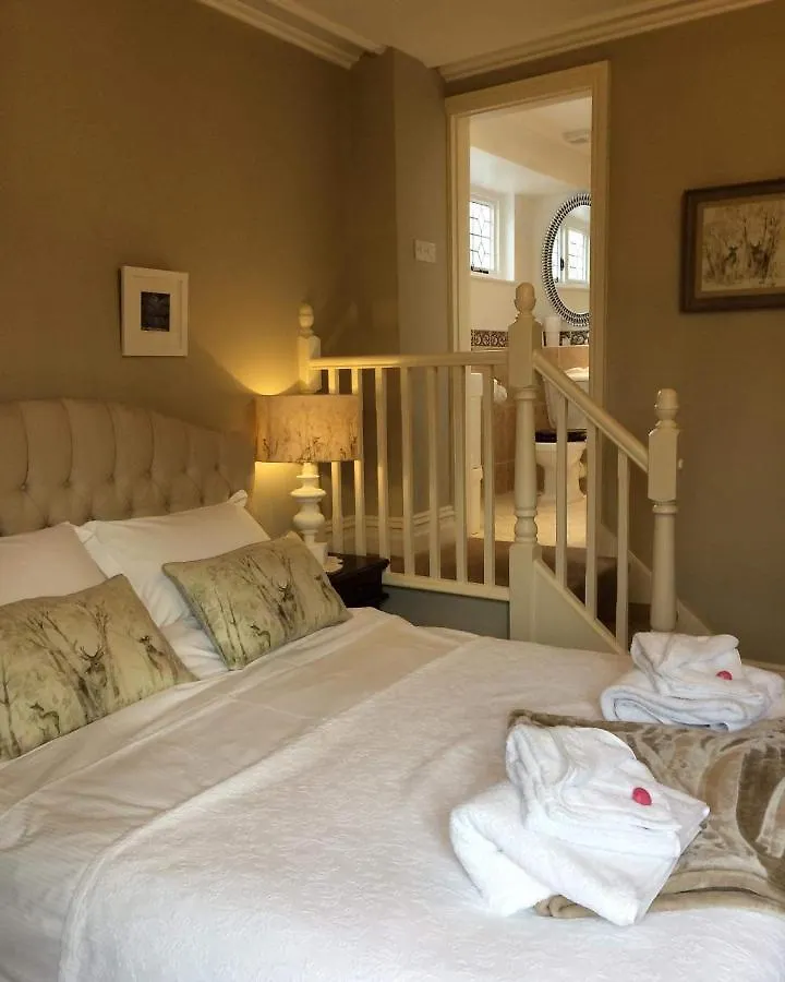 Storrs Gate House Bed & Breakfast
