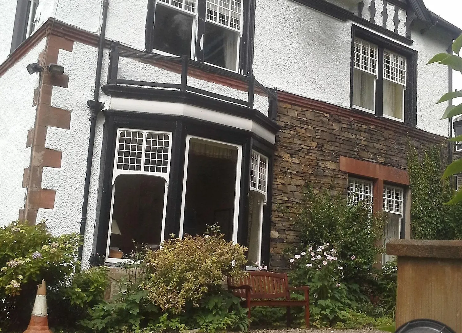 Burn Garden House 4*