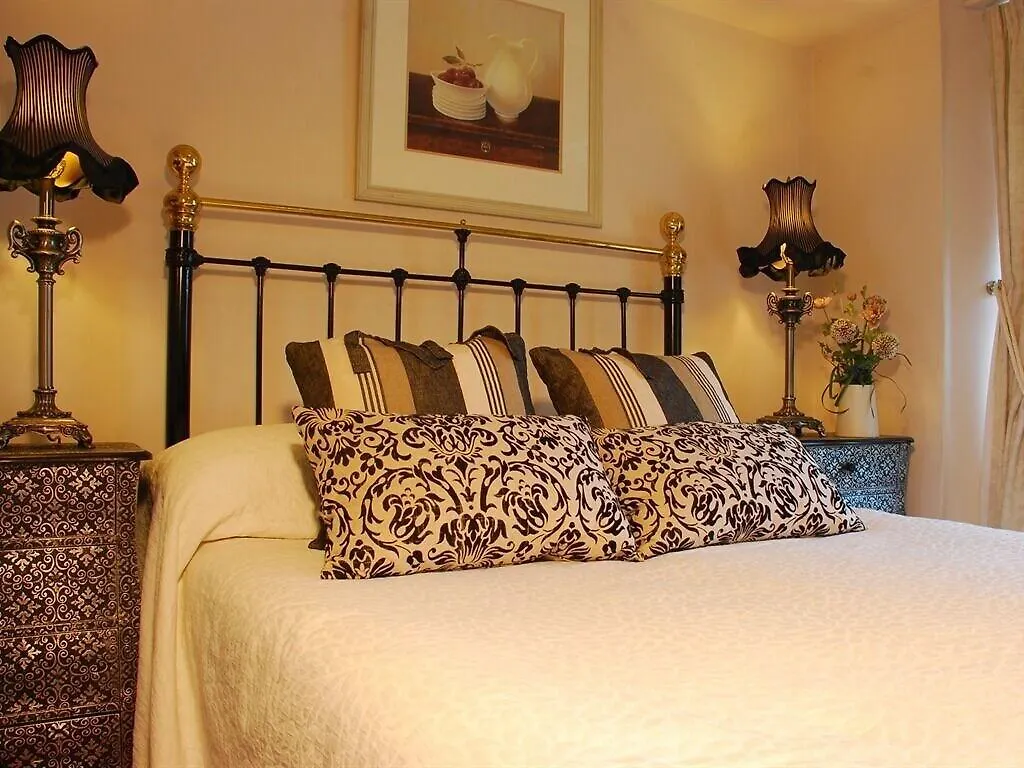 Hilton House * Windermere