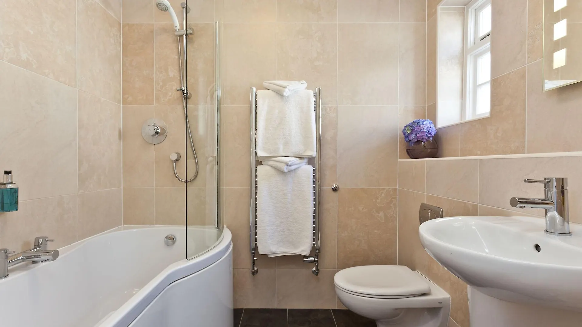 Thornbank House Offering Breakfast And With Free Off Site Health Club 4* Windermere