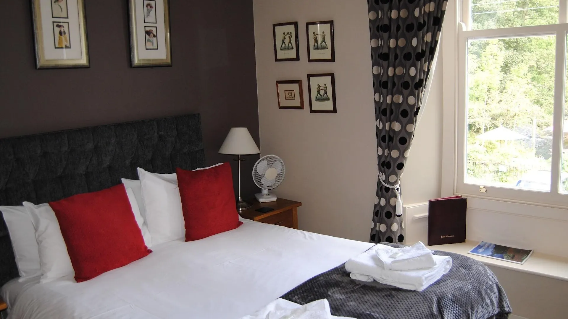 The Eagle And Child Hotel 3*