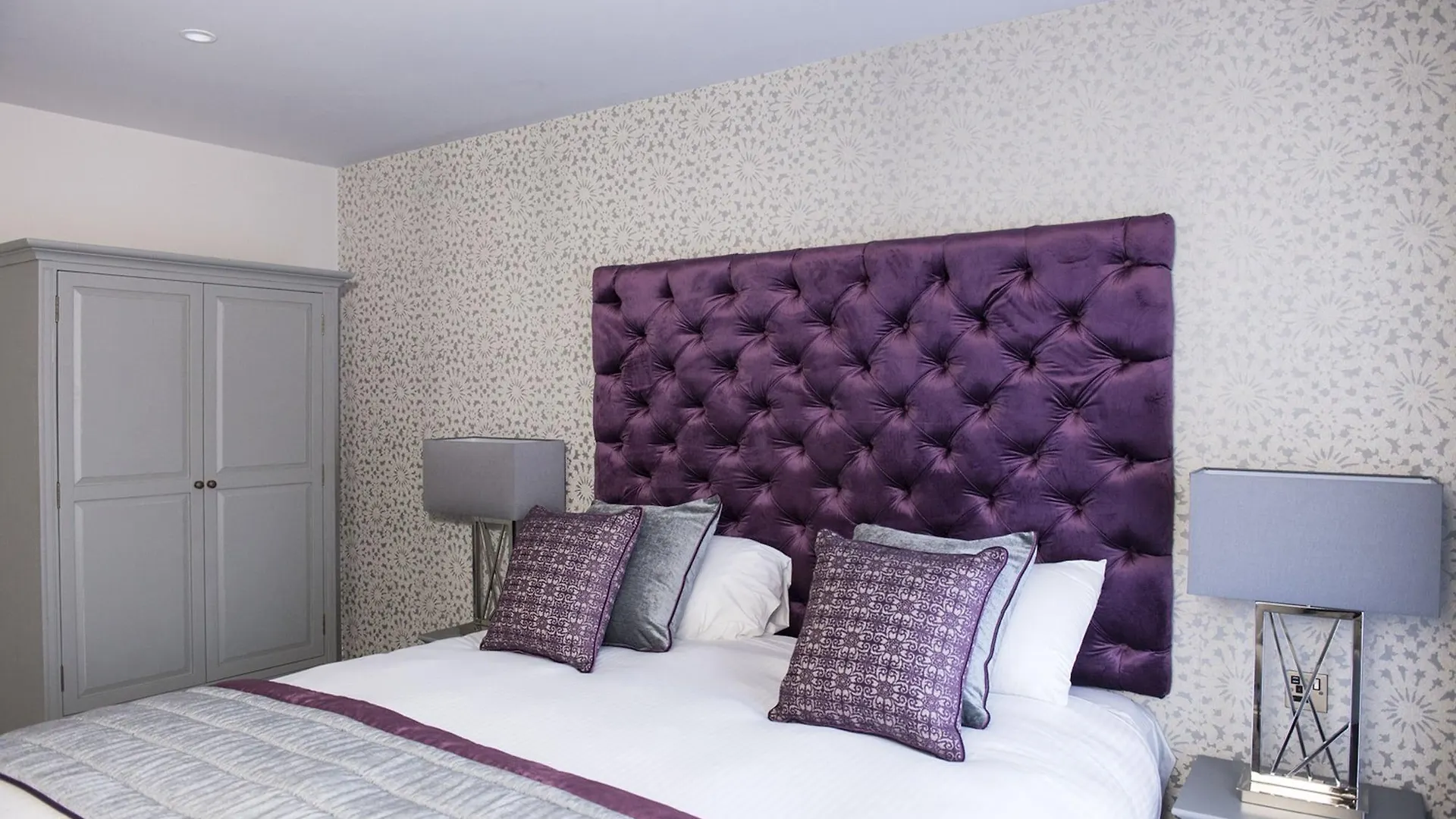 Roundthorn & Luxury فندق بنريث